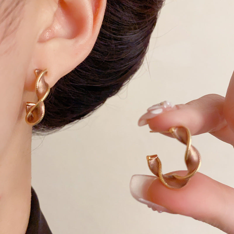 Luxury Twisted Rope Hoop Elegant Earrings – French Retro Design