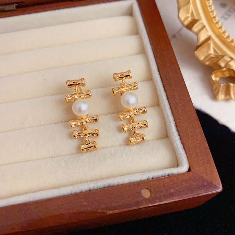 Luxury Metal Fishbone Pearl Tassel Earrings – Elegant Design