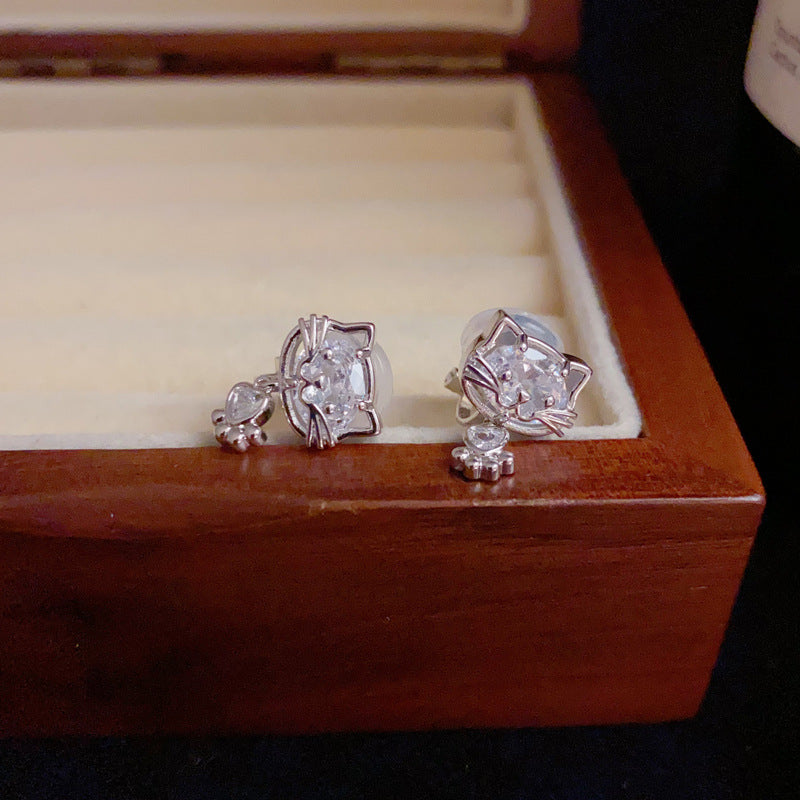 14K Gold-Plated Cute Cat & Paw Clip-On Earrings – No Piercing Needed