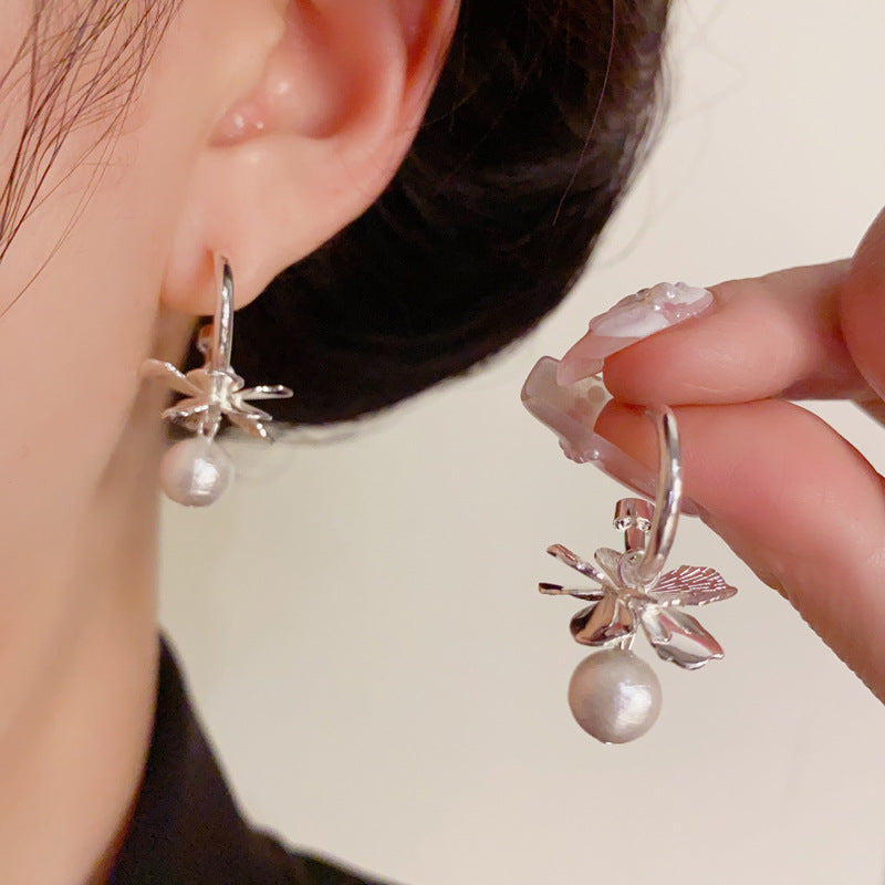 Luxury Metal Petal & Pearl Drop Earrings – Elegant Flower Design