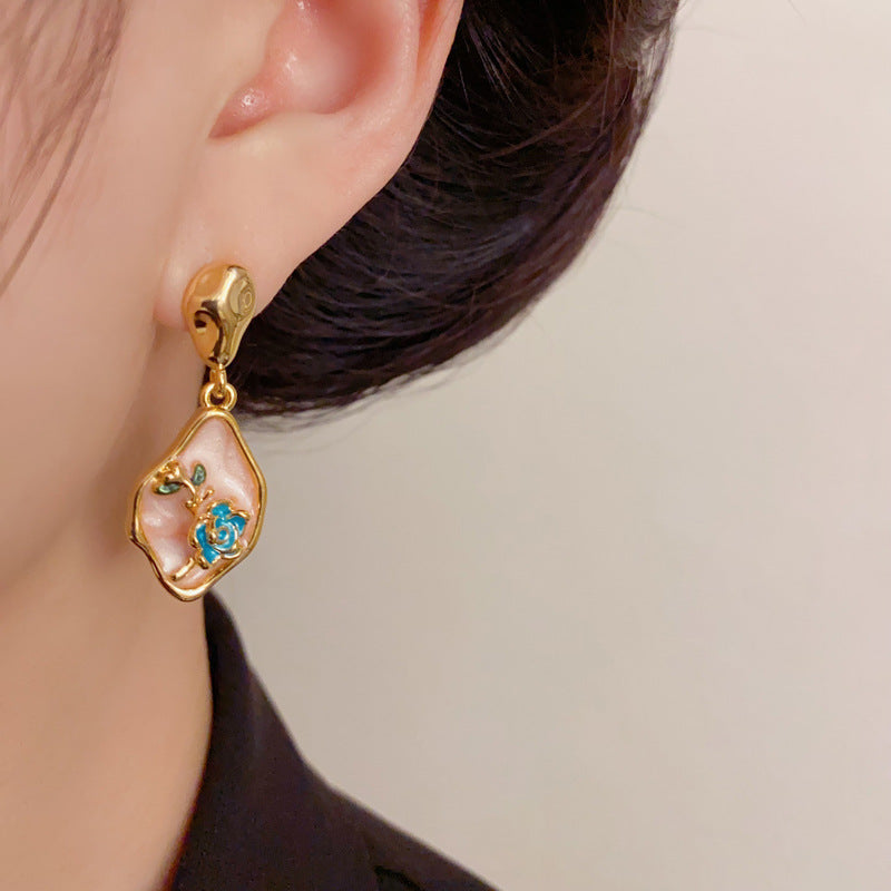 Elegant Irregular Rhombus Petal Drop Earrings – French Retro Design