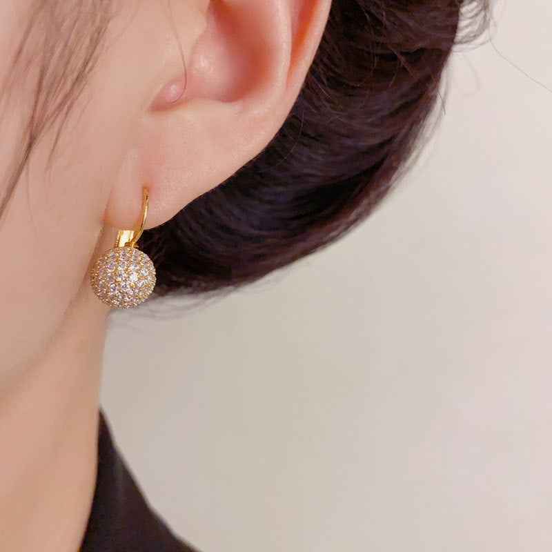 Luxury Micro-Inlaid Zircon Round Ear Cuff Earrings – Geometric Design