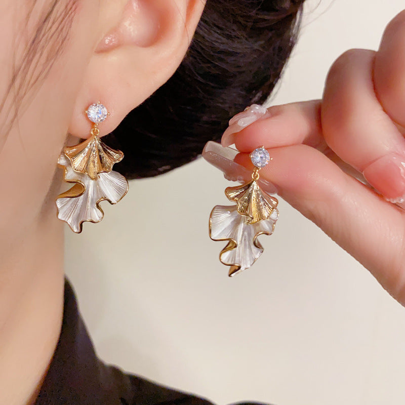 Luxury Metal Two-Tone Irregular Leaf Drop Earrings – Elegant Design