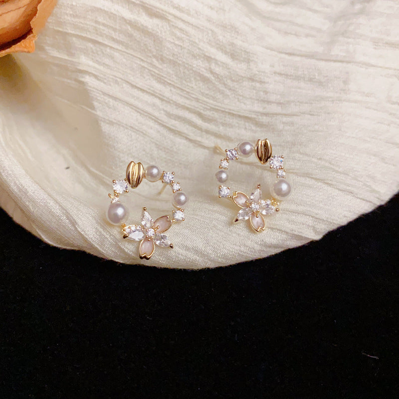 Luxury Zircon Flower & Pearl Round Stud Gold Earrings – Elegant Design