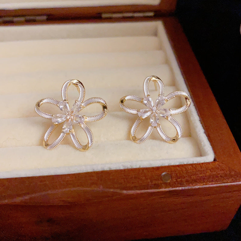 14K Gold Open Flower Stud Earrings - Chic Elegance Design