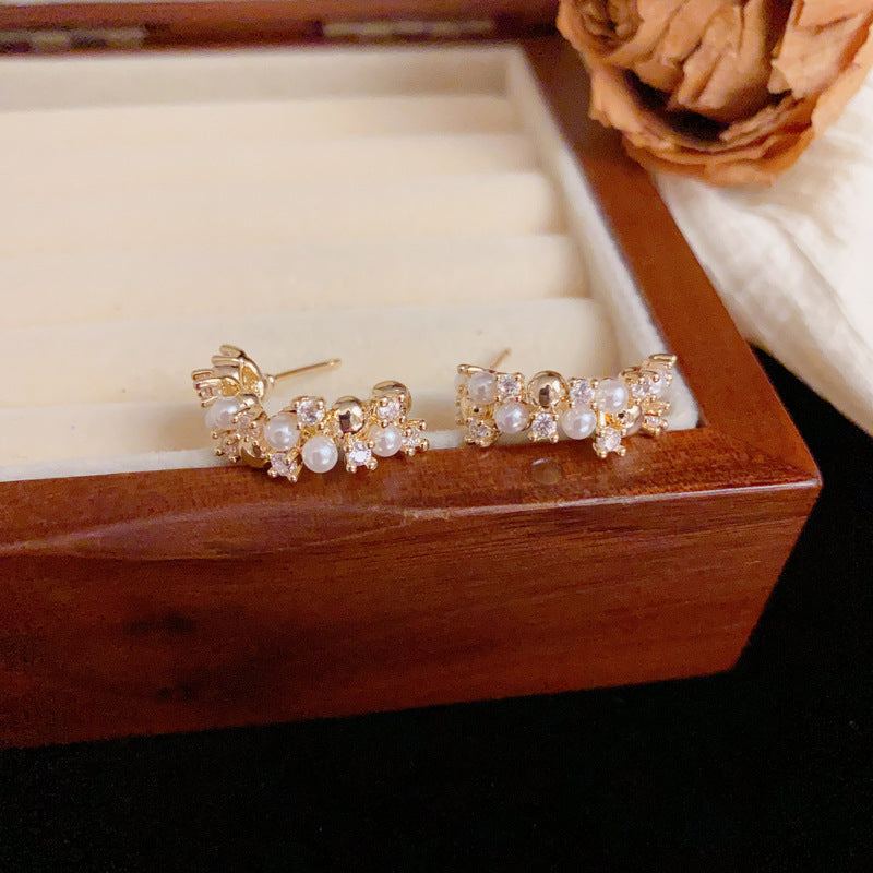 Luxury Zircon & Pearl C-Shaped Hoop Earrings– Elegant Geometric Design