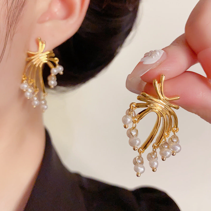 Luxury Metal Line & Pearl Tassel Drop Gold Earrings – Geometric Design