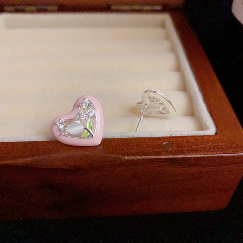 14K Gold Plated Tulip Heart Stud Earrings – Romantic Design