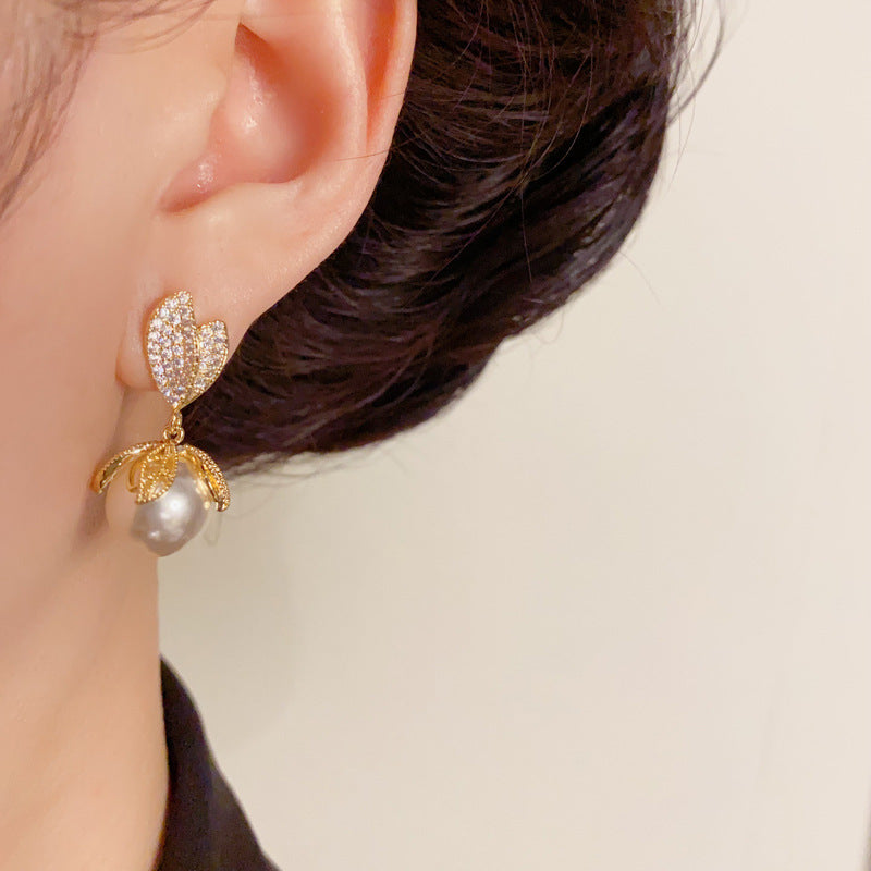 Elegant Zircon Leaf Pearl Drop Earrings – Floral Design