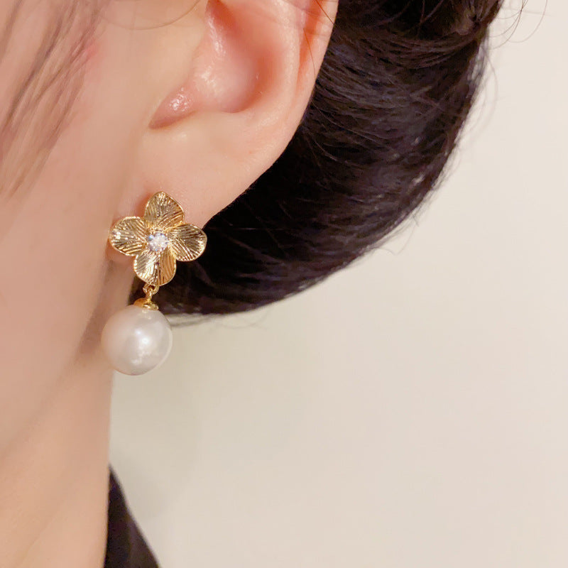 Luxury Metal Petal & Faux Pearl Drop Gold Earrings – Floral Design