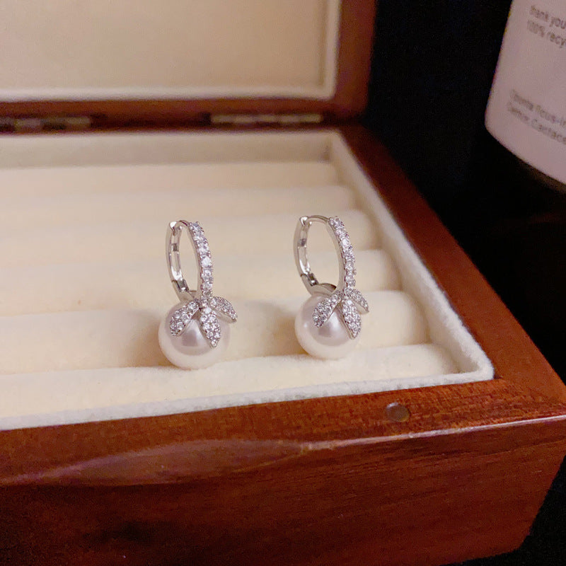 14K Gold Minimalist Zircon Leaf & Pearl Hoop Earrings – Elegant Design