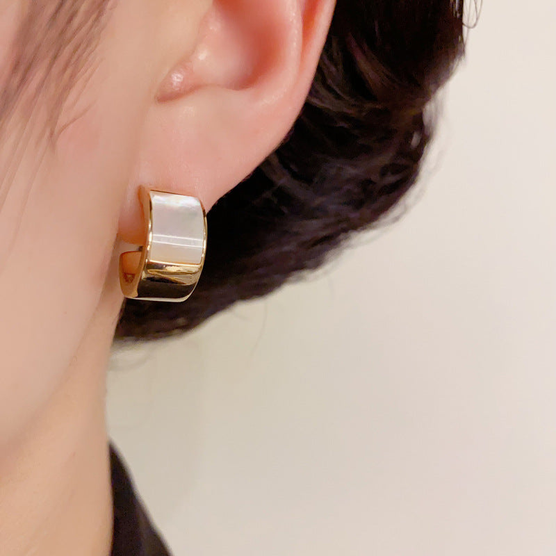 14K Gold-Plated Geometric Shell C-Shaped Earrings – Minimalist Design