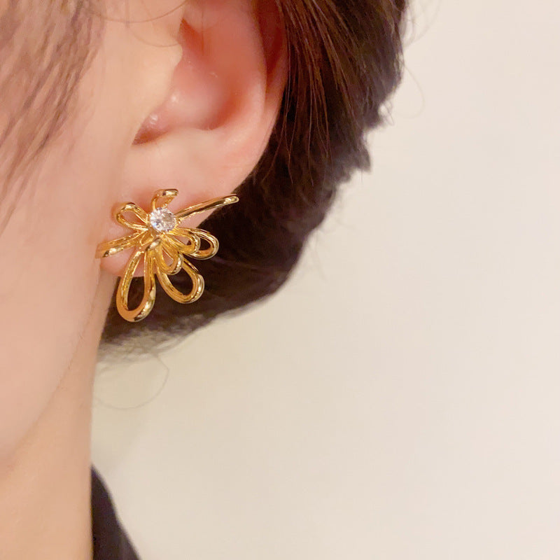 14K Gold-Plated Geometric Hollow Flower Stud Earrings - Elegant Design