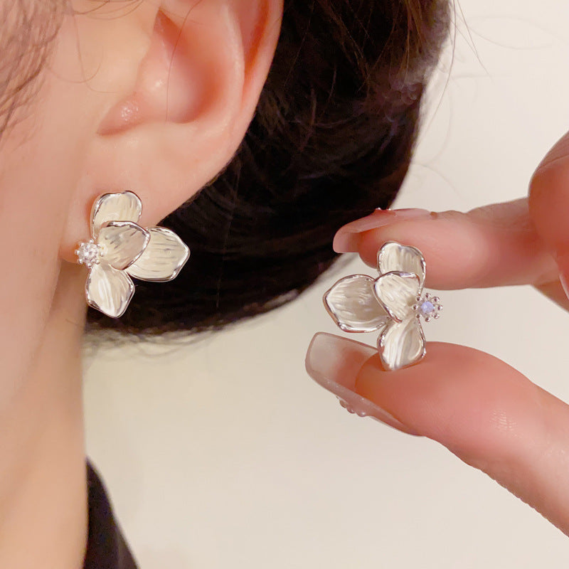 14K Gold Cream White Triple-Petal Flower Earrings–Vintage French Style