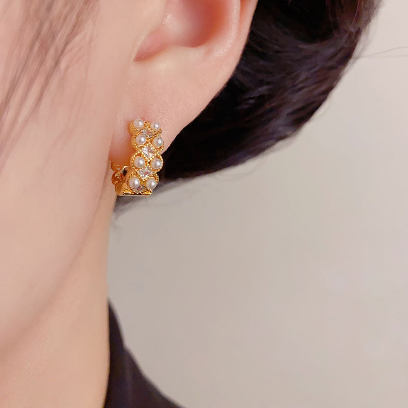 Elegant Hollow Metal Pearl Mini Hoop Earrings – Minimalist Design