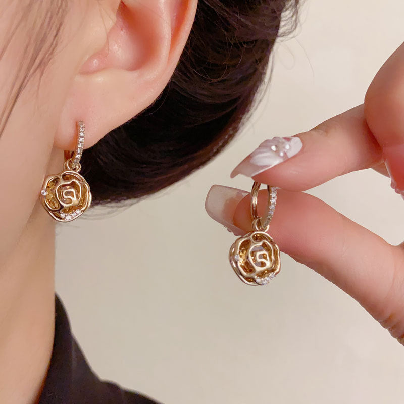Luxury Rose Petal Cube Ear Cuff Earrings – Floral Design