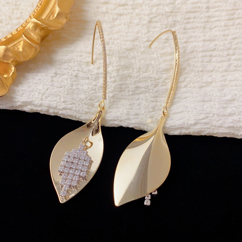 Luxury Gold-Silver Two-Tone Leaf Tassel Drop Earrings – Elegant Design