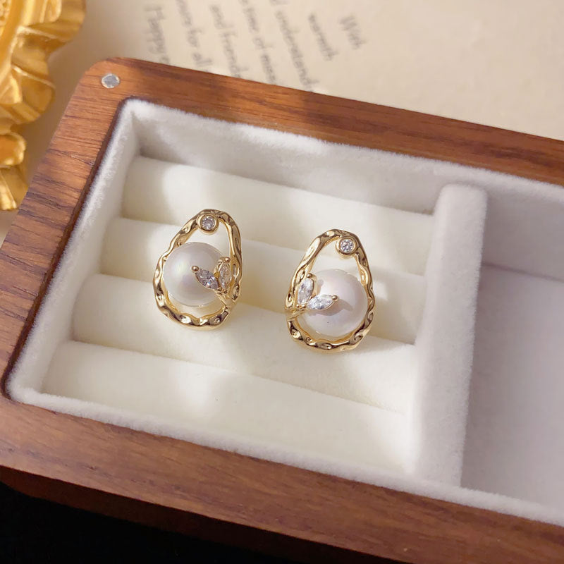 Luxury Zircon Metal Teardrop Pearl Stud Earrings – Geometric Design