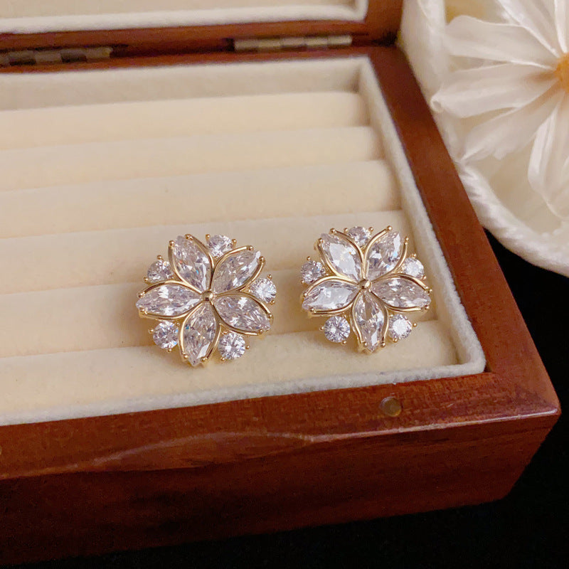 Elegant Full-Zircon Five-Petal Flower Stud Earrings – Floral Design