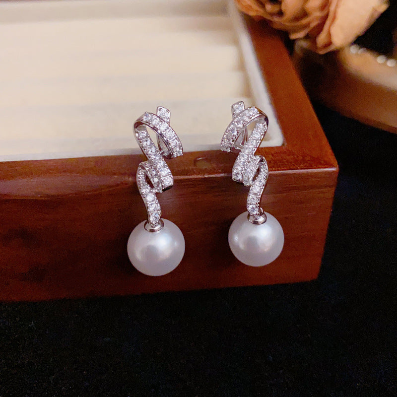 Elegant Full-Zircon Twisted Pearl Drop Earrings – Silver Needle Design