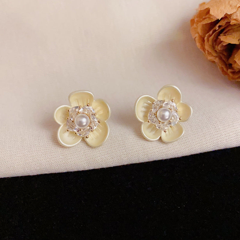 Luxury Zircon Pearl & Yellow Flower Stud Earrings – Elegant Design