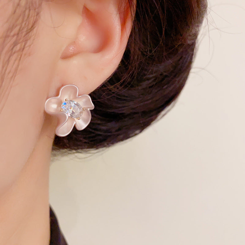 14K Gold Sweet Zircon Flower Stud Earrings – Elegant Floral Design