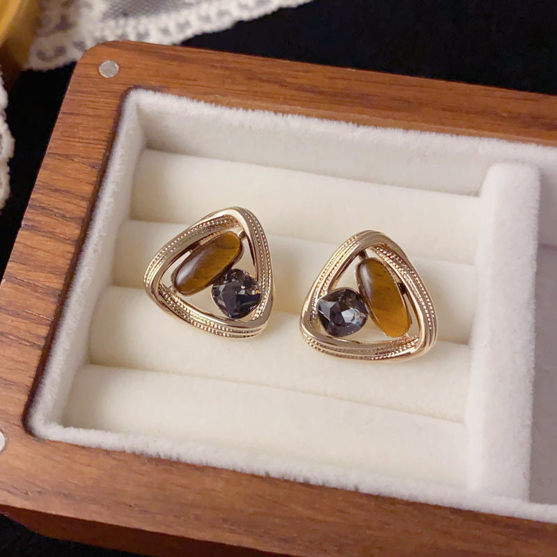 Luxury Black Square-Cut Triangle Stud Earrings – Geometric Design