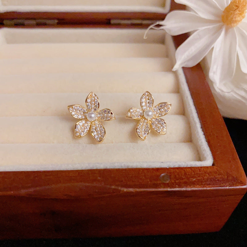 Elegant Zircon & Pearl Flower Stud Earrings – Floral Design