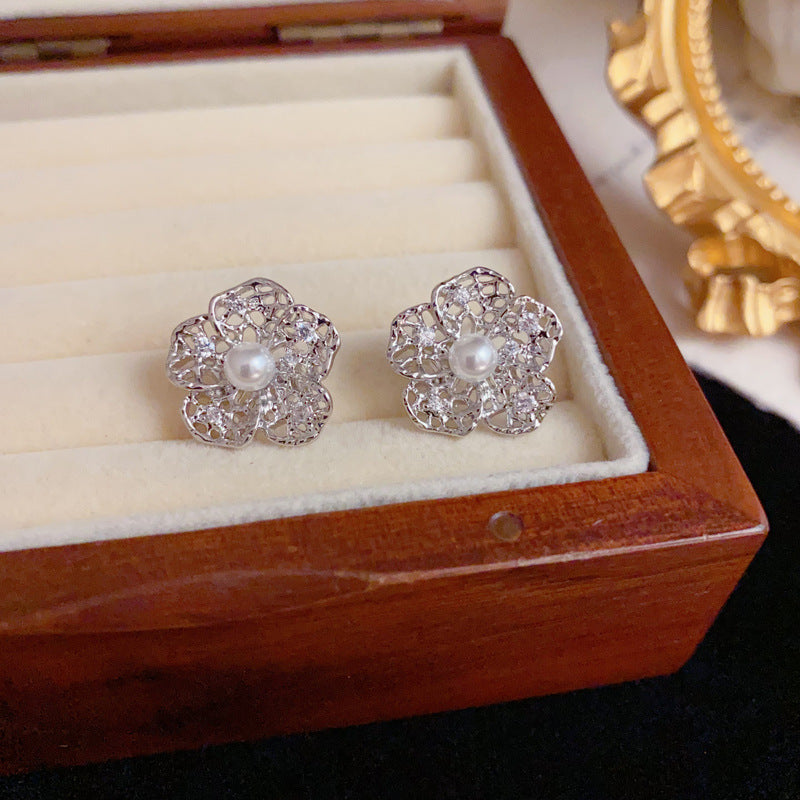 Luxury Zircon Openwork Petal Stud Earrings – Elegant Floral Design