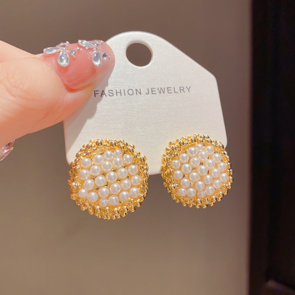 Eaioncol Irregular Pearl Circle Stud Earrings Gold