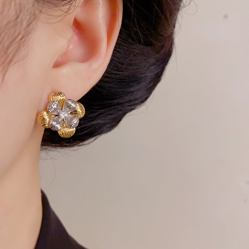 Eaioncol Two-Tone Metal Petal Stud Earrings Gold