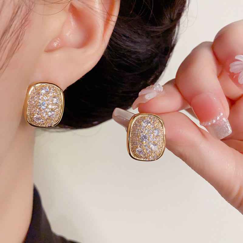 Luxury Full-Zircon Oval Stud Gold Earrings – Geometric Elegant Design