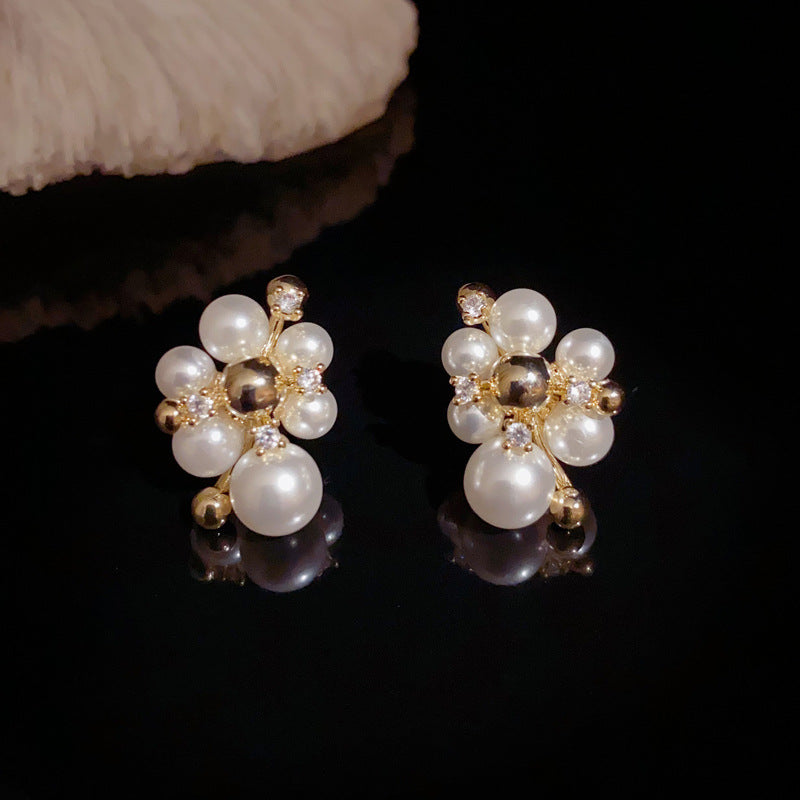 أقراط من المعدن المطلي بالذهب عيار 14 قيراطًا على شكل كرات ولؤلؤ - أنيقة وبسيطة