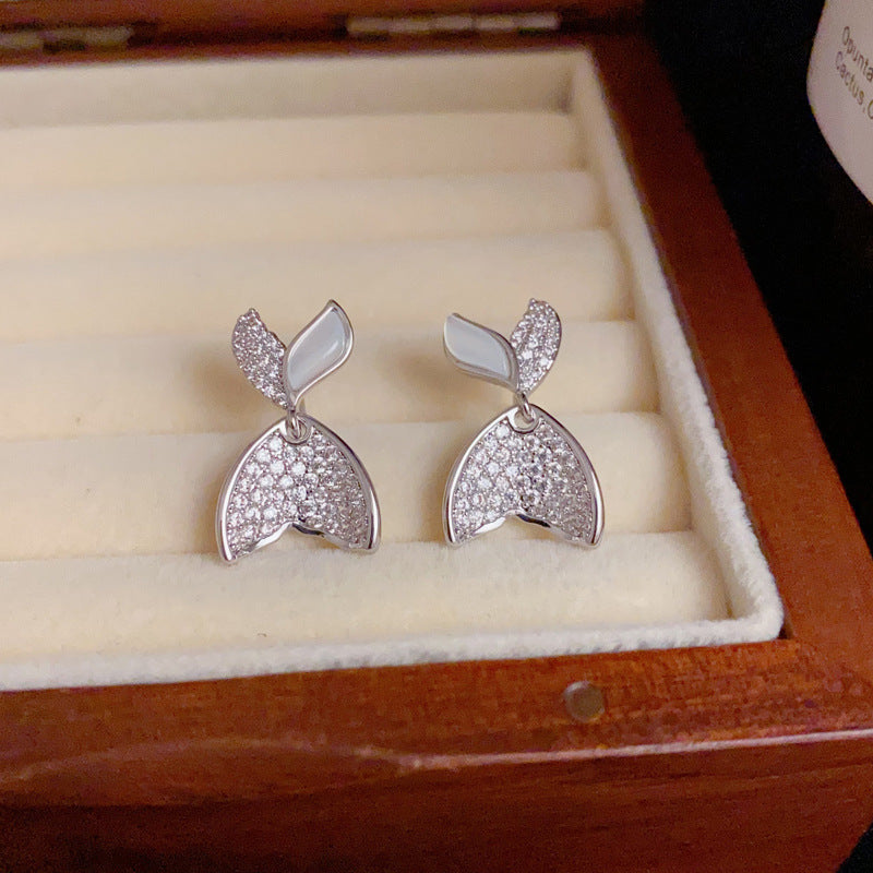 14K Gold Mother-of-Pearl Mermaid Tail Earrings – Elegant Drop Design