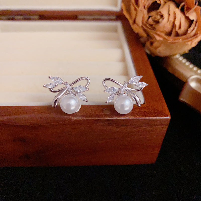 Elegant Zircon Bow & Pearl Stud Earrings – Silver Needle Design