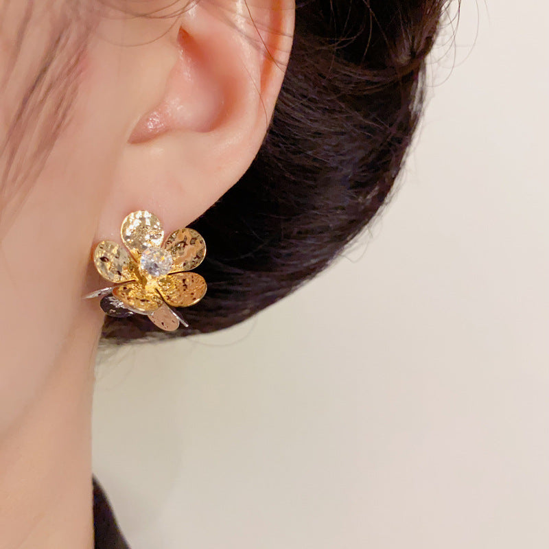 Luxury Metal Two-Tone Double Flower Gold Earrings – Elegant Design