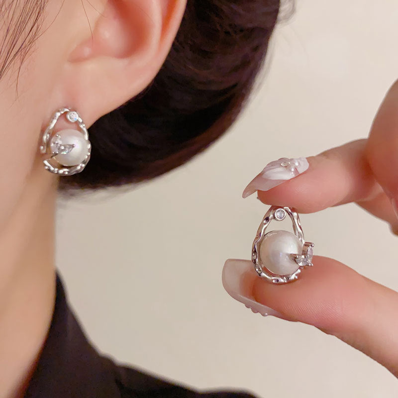 Luxury Zircon Metal Teardrop Pearl Stud Earrings – Geometric Design