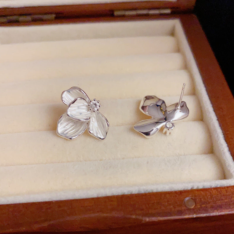 14K Gold Cream White Triple-Petal Flower Earrings–Vintage French Style