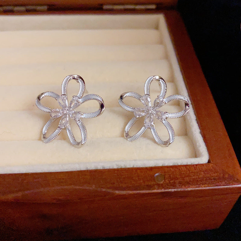 14K Gold Open Flower Stud Earrings - Chic Elegance Design