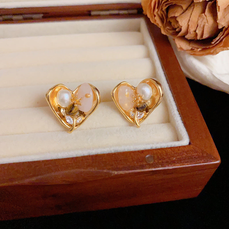 Luxury Pearl Flower & Heart Stud Gold Earrings – Elegant Design