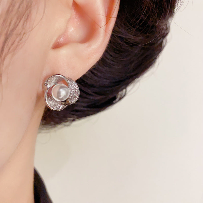 Elegant Zircon Metal-Wrapped Pearl Stud Earrings – Geometric Design