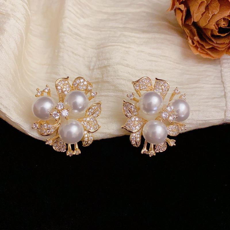 Luxury Full-Zircon Leaf & Pearl Earrings – Elegant Floral Design
