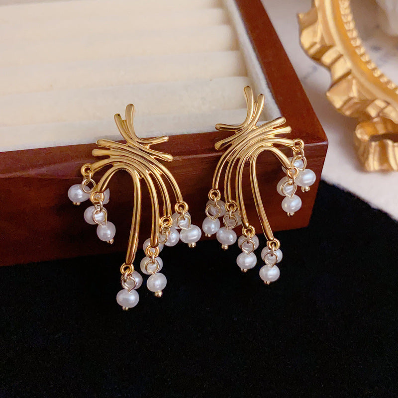 Luxury Metal Line & Pearl Tassel Drop Gold Earrings – Geometric Design