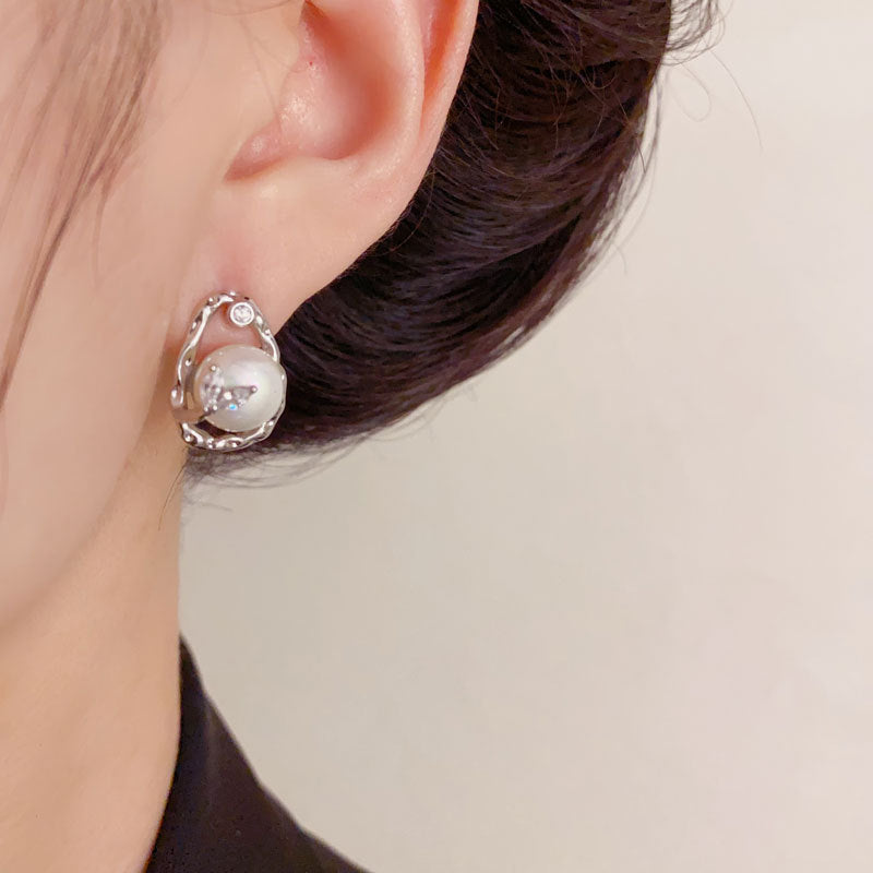 Luxury Zircon Metal Teardrop Pearl Stud Earrings – Geometric Design