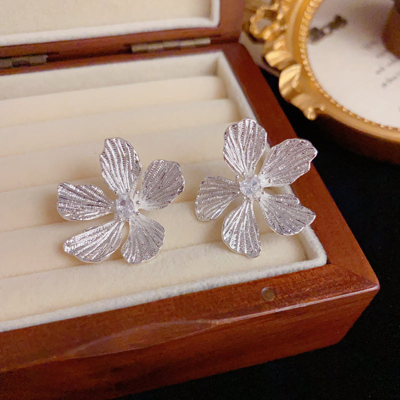 Elegant Zircon 3D Petal Stud Gold Earrings – Floral Design