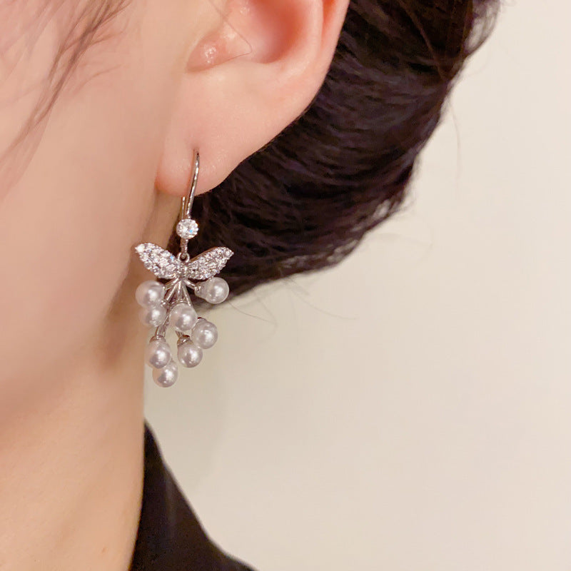 14K Gold Zircon Leaf Pearl Tassel Earrings - Chic Elegance Design