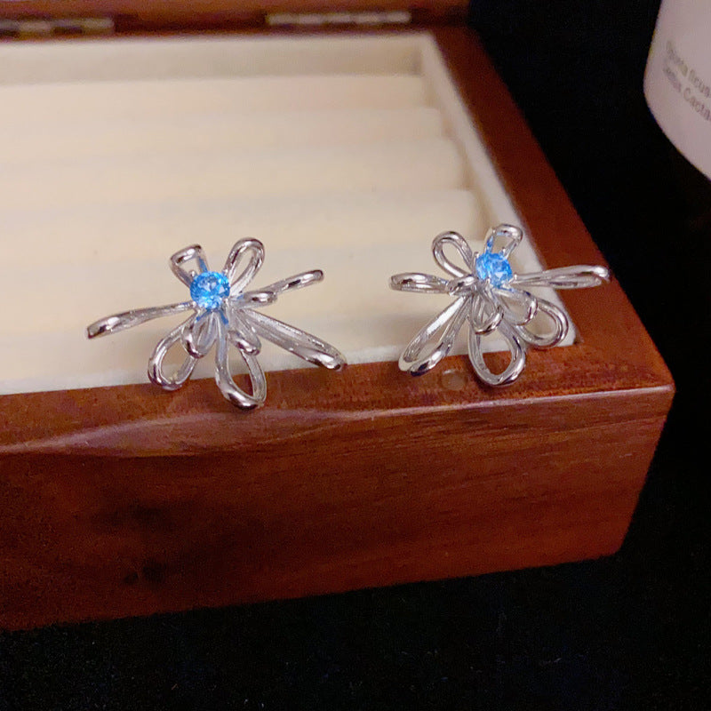 14K Gold-Plated Geometric Hollow Flower Stud Earrings - Elegant Design