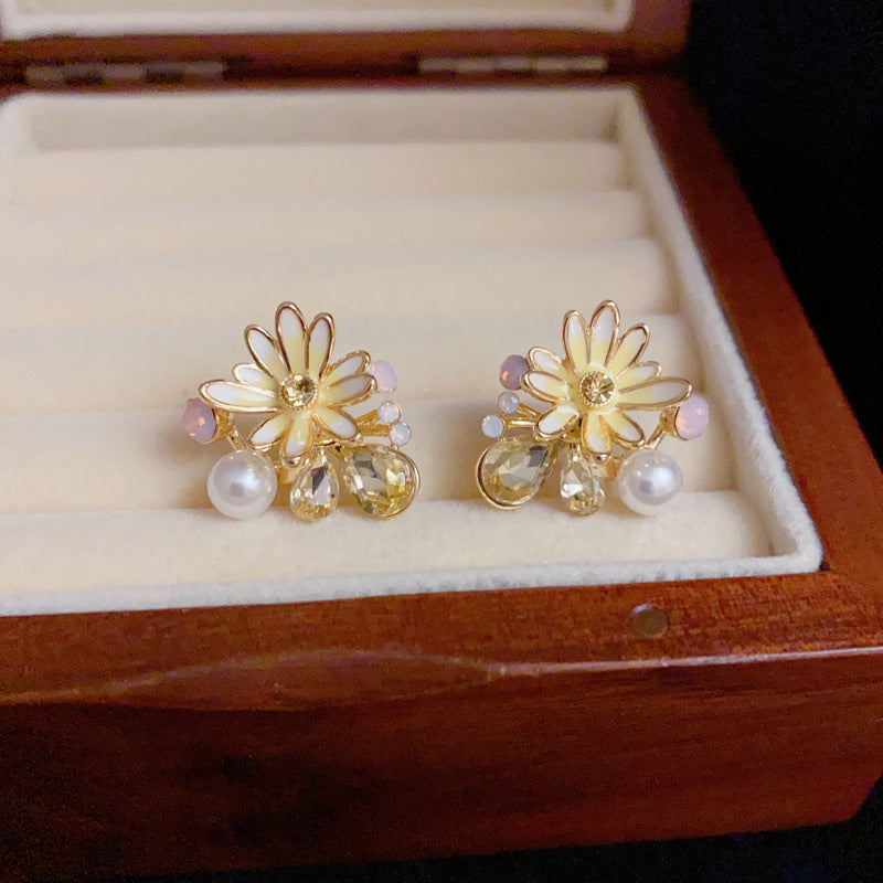 14K Gold Sweet Yellow Enamel Daisy Stud Earrings – Elegant Design