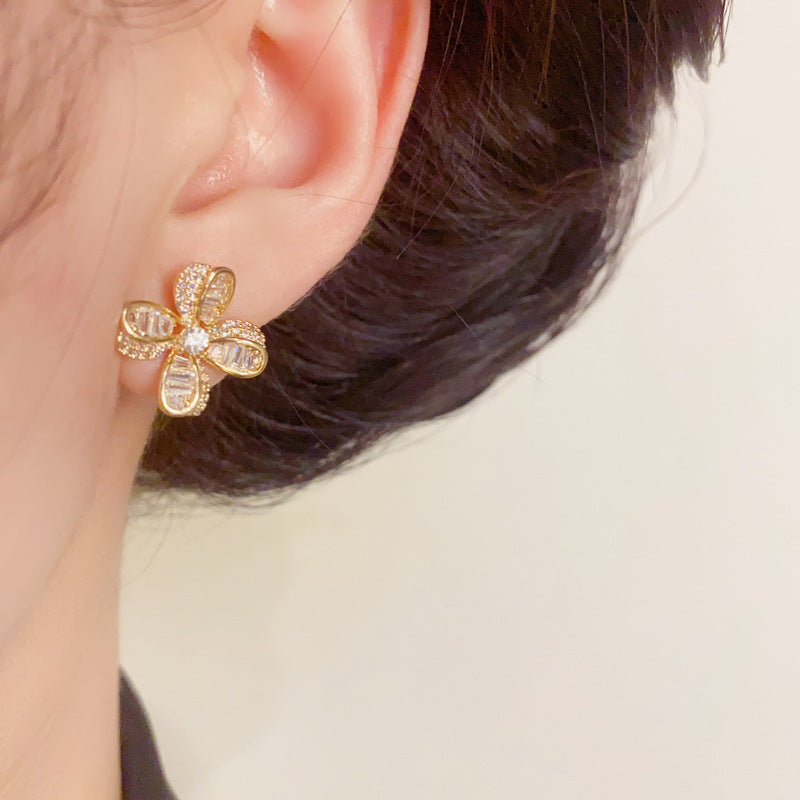 Luxury Full-Zircon Flower Stud Gold Earrings – Elegant Floral Design