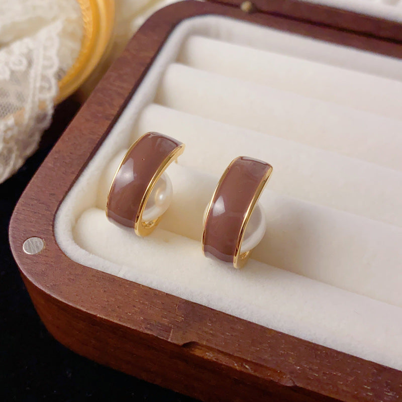 Luxury Enamel Pearl C-Hoop Earrings – Elegant Minimalist Design